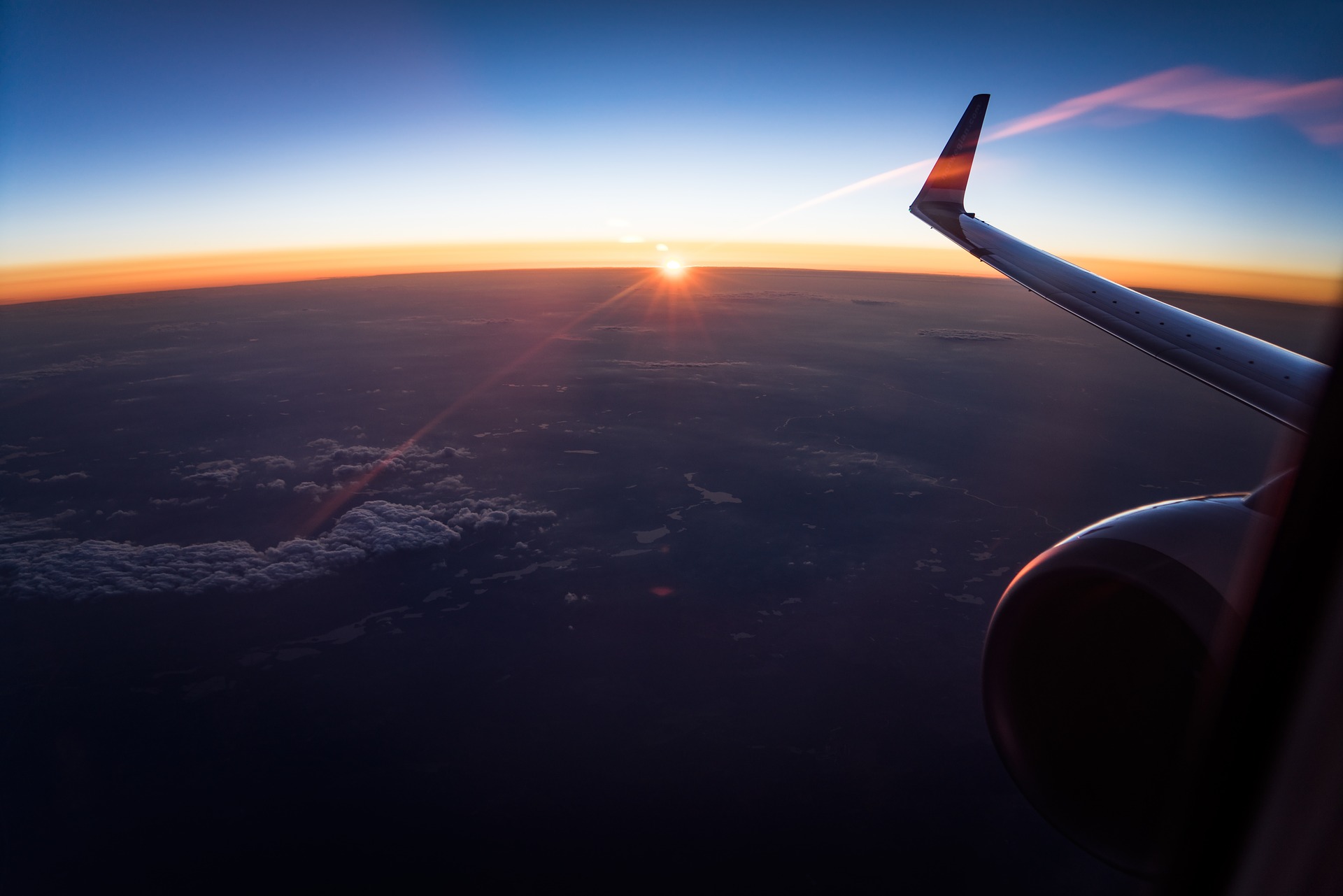 aereo nuvole tramonto.jpg